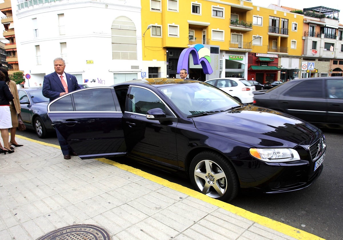 Nuevo coche para el alcalde: adiós a los Volvos de Celdrán